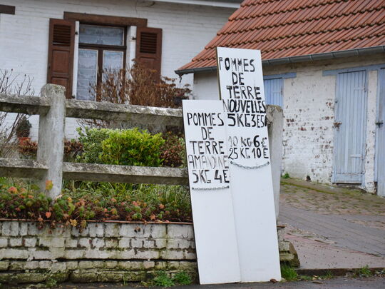 La Ferme Inglard se situe rue de l'Église.